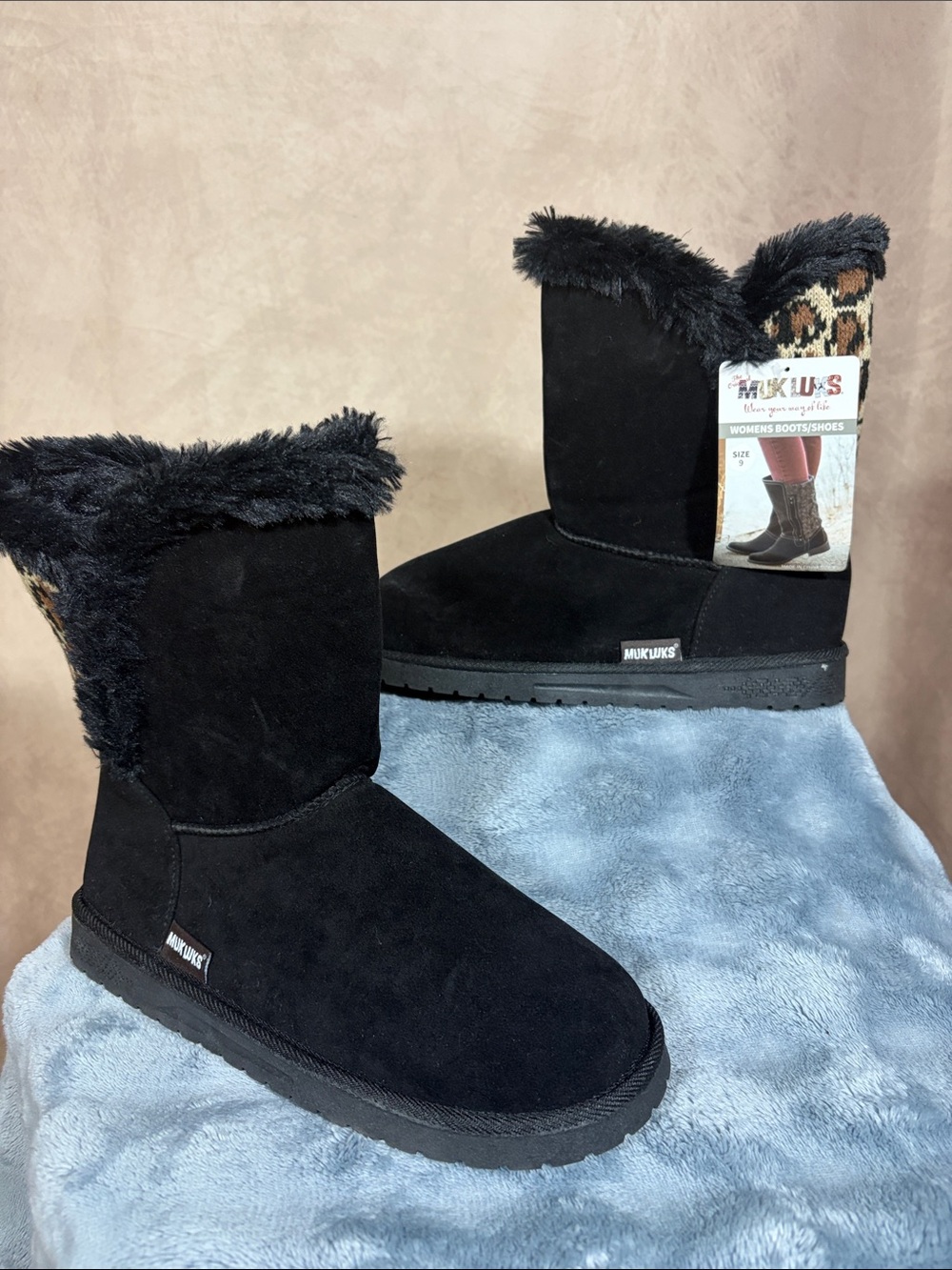 Muk Luks Black Faux Fur Winter Boots with Leopard Print Detail Size 9
